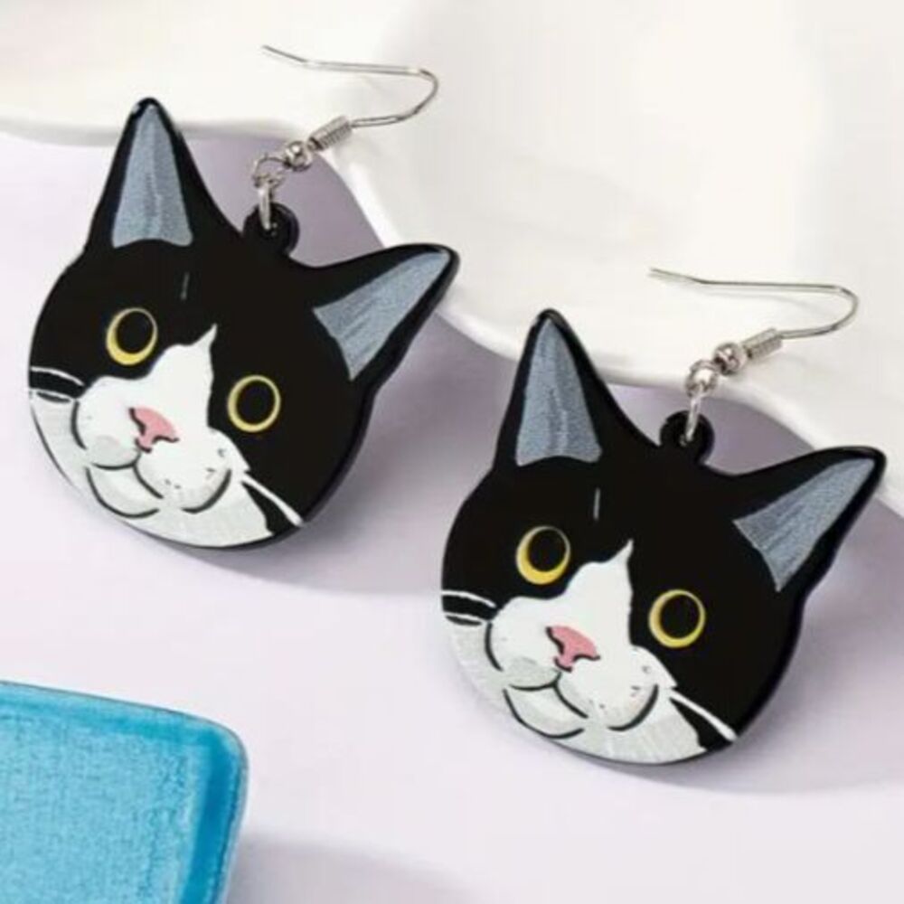 Cute Black White Cat Face Earrings 1.3 x 1.3 inches
